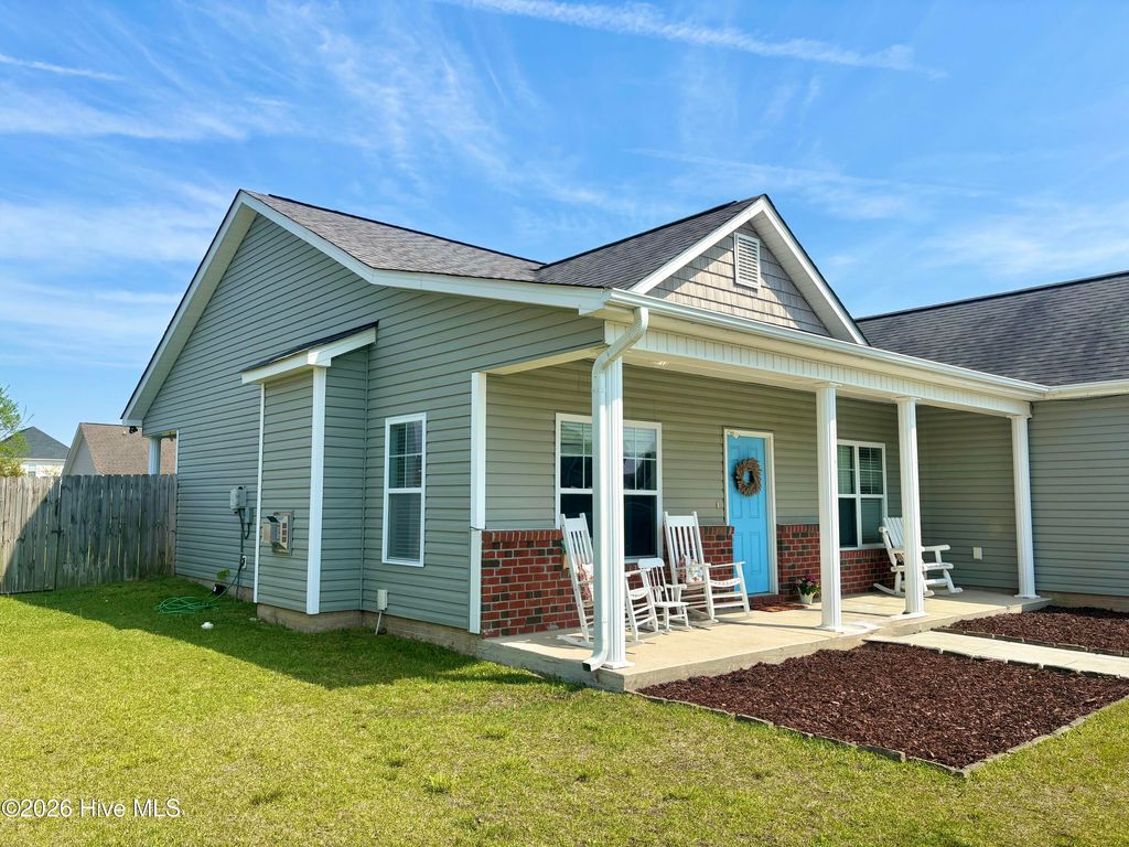 Photo of 174 Moonstone Court, Jacksonville, NC 28546 (MLS # 100568227)