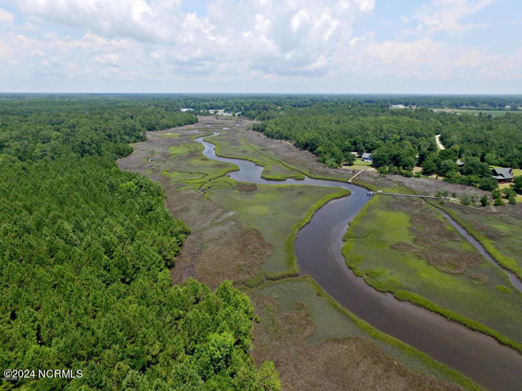 Photo of 4 Willis Landing Road, Hubert, NC 28539 (MLS # 100501603)