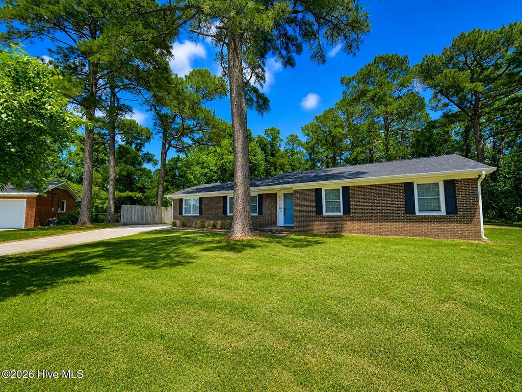 Photo of 34 Heritage Court, Jacksonville, NC 28540 (MLS # 100573256)