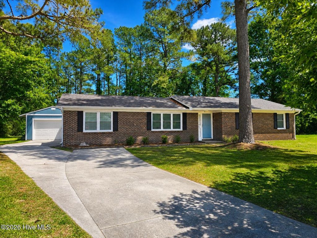 Photo of 34 Heritage Court, Jacksonville, NC 28540 (MLS # 100573256)