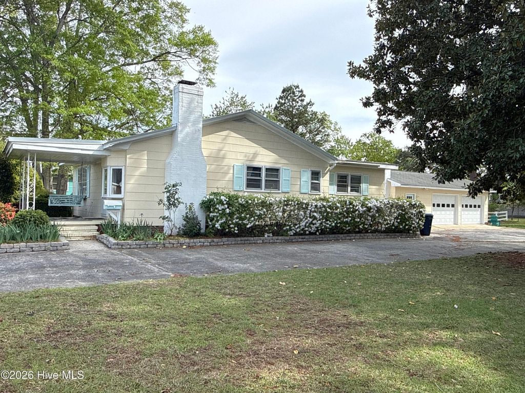 Photo of 415 E 5th Street, Washington, NC 27889 (MLS # 100566703)