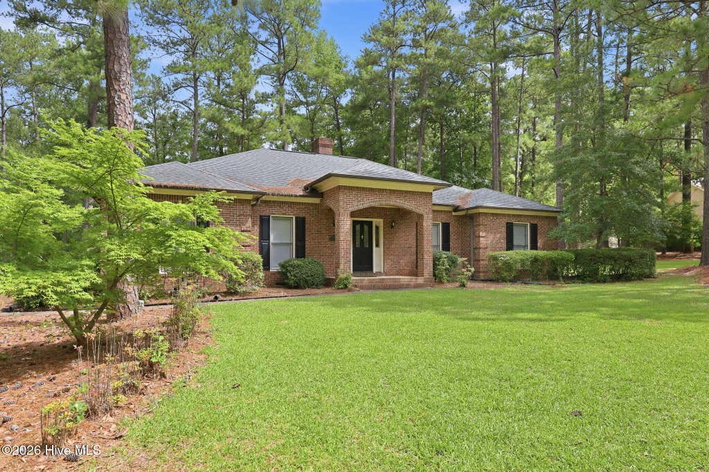 Photo of 335 W Hedgelawn Way, Southern Pines, NC 28387 (MLS # 100594230)