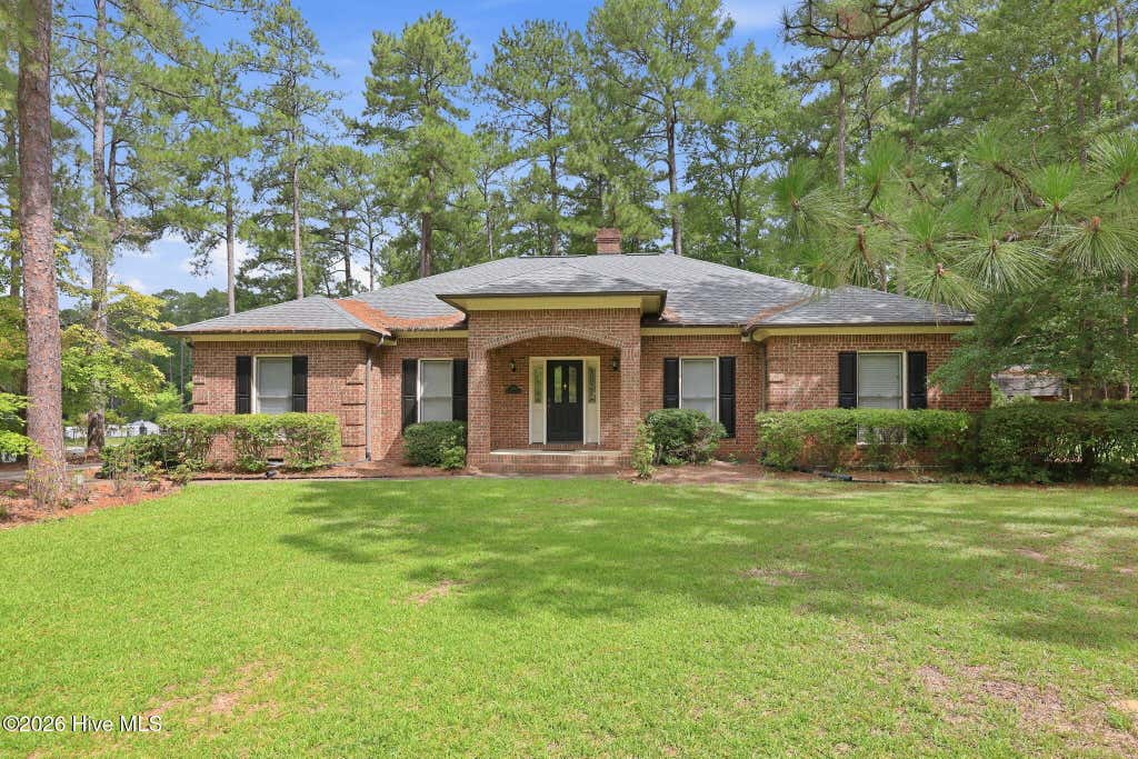 Photo of 335 W Hedgelawn Way, Southern Pines, NC 28387 (MLS # 100594230)
