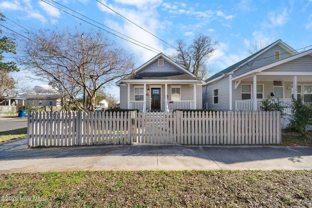 Photo of 720 Queen Street, Wilmington, NC 28401 (MLS # 100568451)