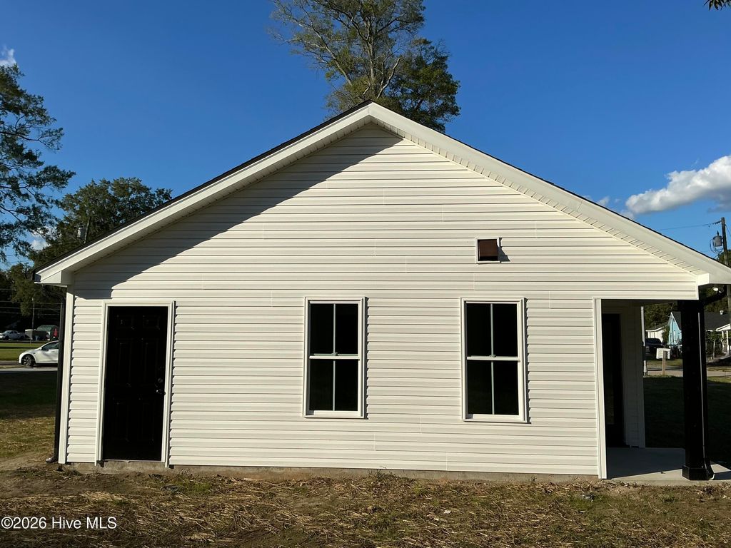 Photo of 512 Crump Street, Smithfield, NC 27577 (MLS # 100554514)