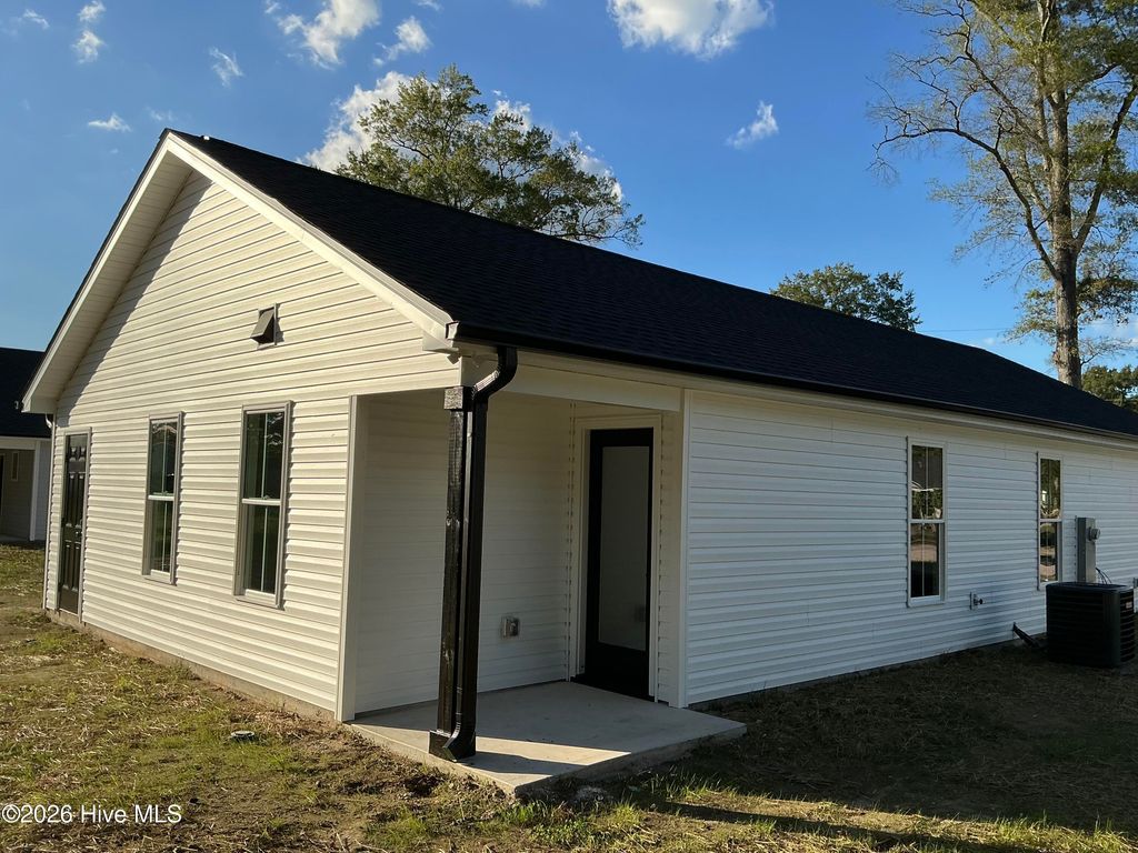 Photo of 512 Crump Street, Smithfield, NC 27577 (MLS # 100554514)