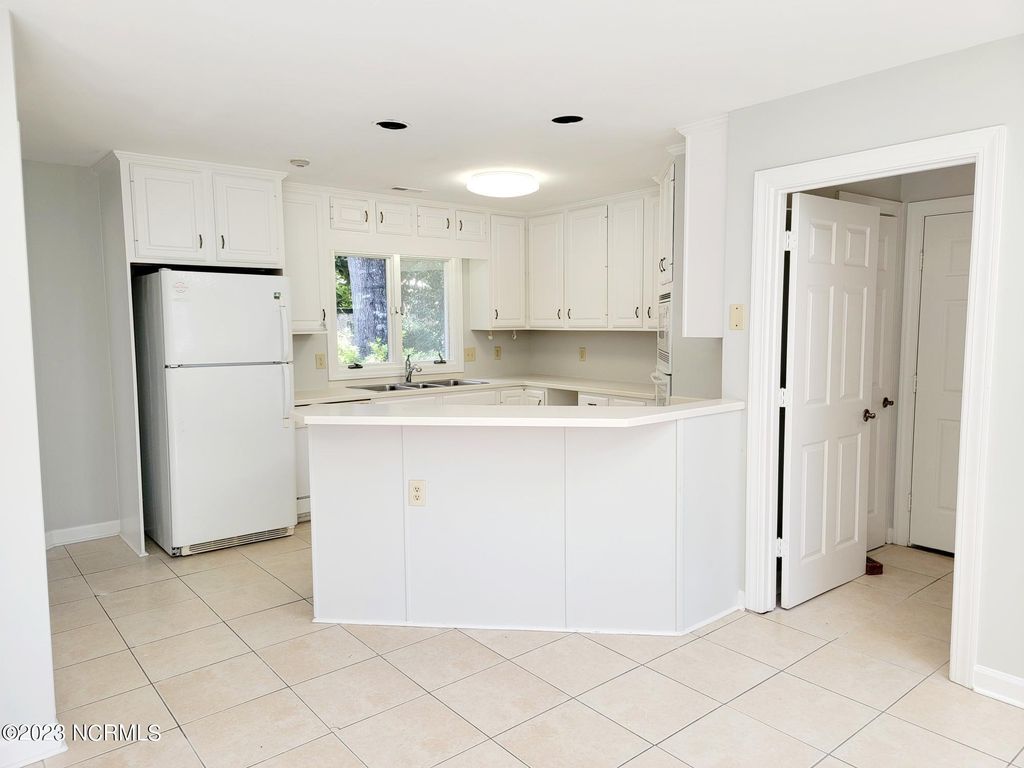 Photo of 1811 Prestwick Close, Wilmington, NC 28405 (MLS # 100548685)