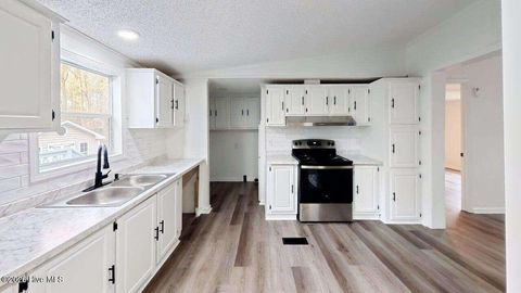 Tiny photo for 410 Pond View Circle, Hampstead, NC 28443 (MLS # 100554410)