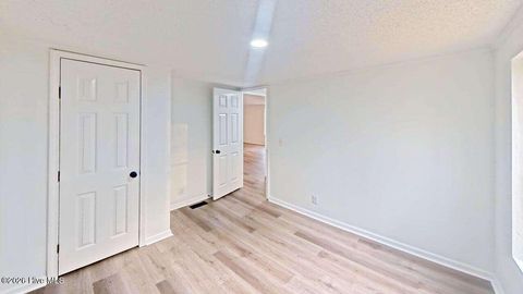 Tiny photo for 410 Pond View Circle, Hampstead, NC 28443 (MLS # 100554410)