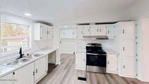 Tiny photo for 410 Pond View Circle, Hampstead, NC 28443 (MLS # 100554410)