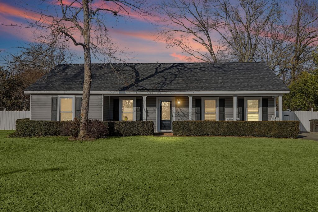 Photo of 512 Hillcrest Court, North Augusta, SC 29841 (MLS # 551790)