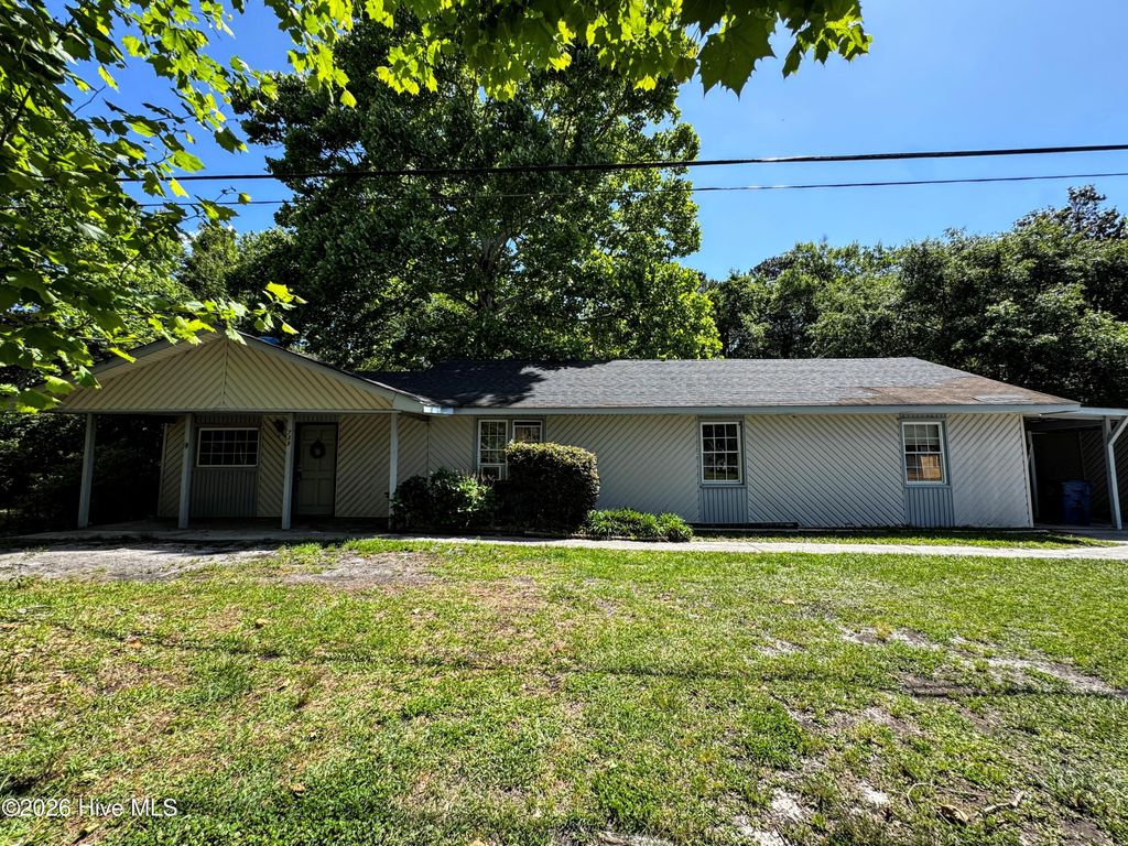 Photo of 739 Sloop Point Road, Hampstead, NC 28443 (MLS # 100574133)