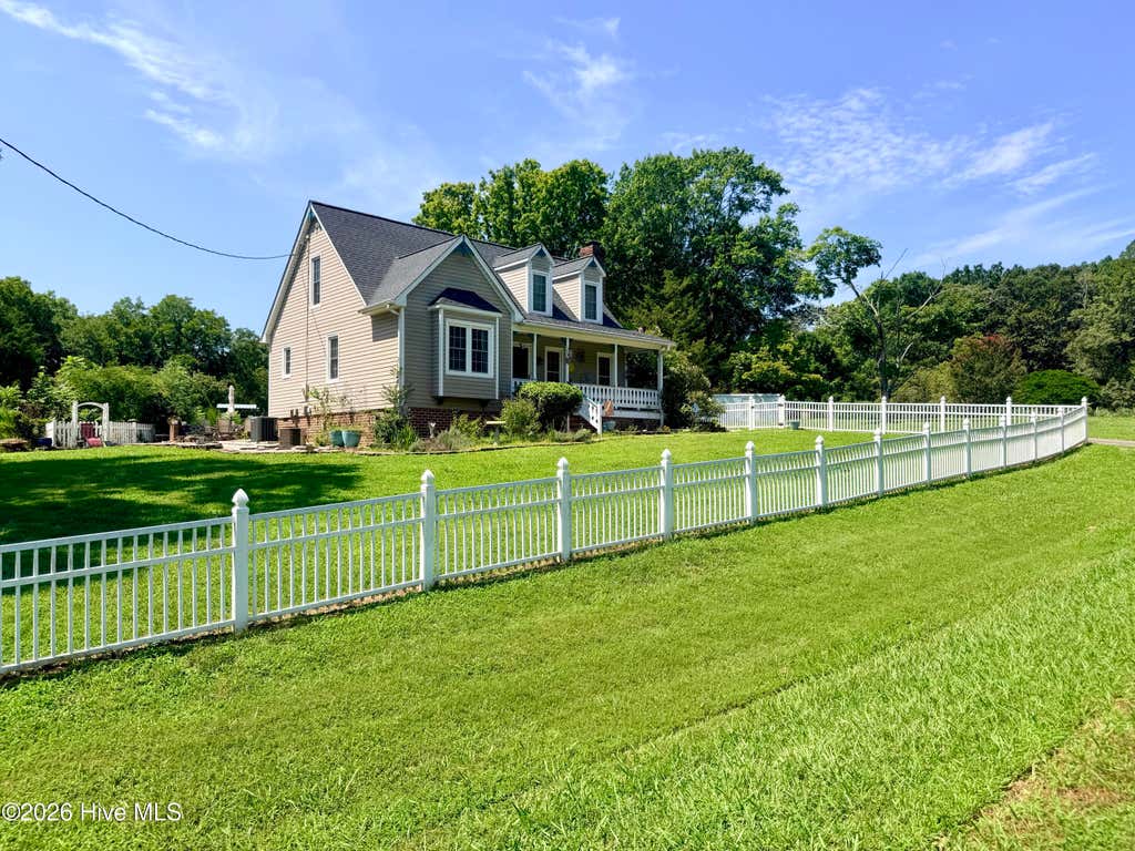 Photo of 1070 W River Run, Asheboro, NC 27205 (MLS # 100595922)