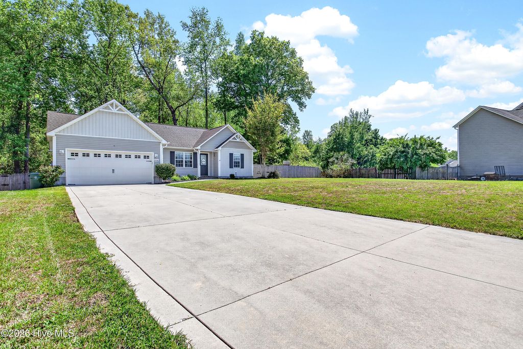 Photo of 808 Little Roxy Court, Jacksonville, NC 28540 (MLS # 100568370)