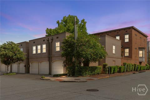Townhouse For Rent - 302 W Wayne Street #CARRIAGE HOUSE<br/> Chatham County, Savannah, GA 31401