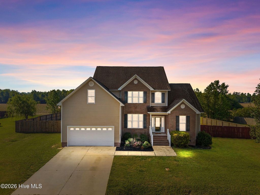 Photo of 118 Farmington Drive, Richlands, NC 28574 (MLS # 100568078)
