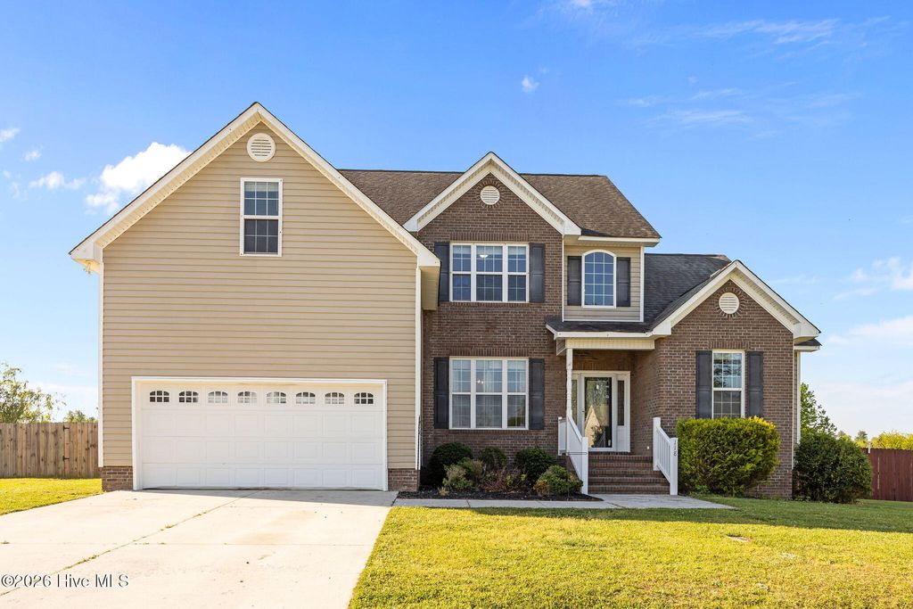 Photo of 118 Farmington Drive, Richlands, NC 28574 (MLS # 100568078)