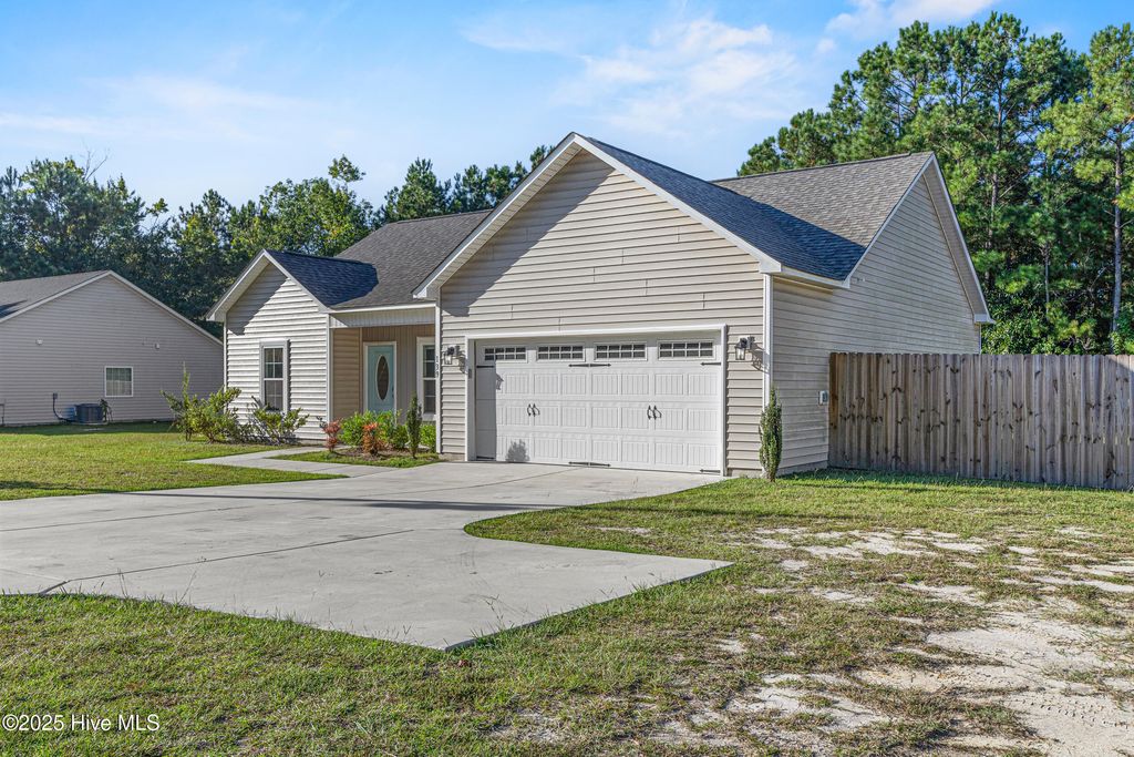 Photo of 139 Queens Haven Road, Hubert, NC 28539 (MLS # 100531744)