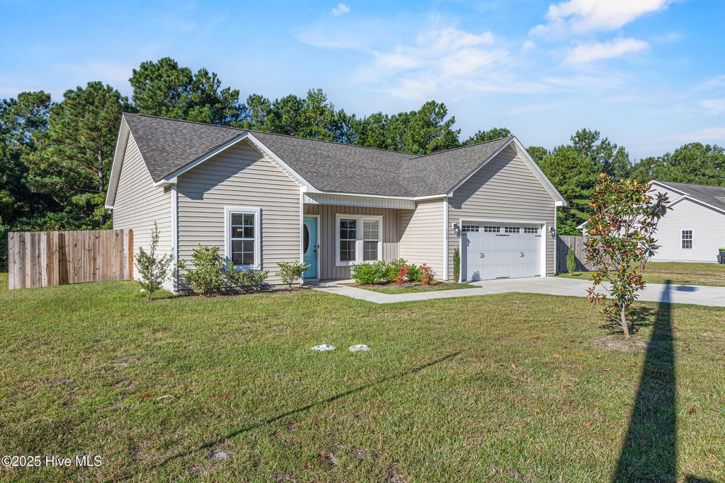 Photo of 139 Queens Haven Road, Hubert, NC 28539 (MLS # 100531744)