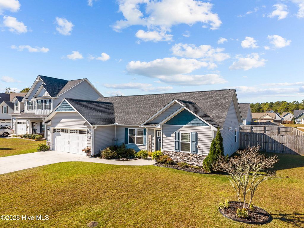 Photo of 800 Cross Wind Court, Sneads Ferry, NC 28460 (MLS # 100537004)