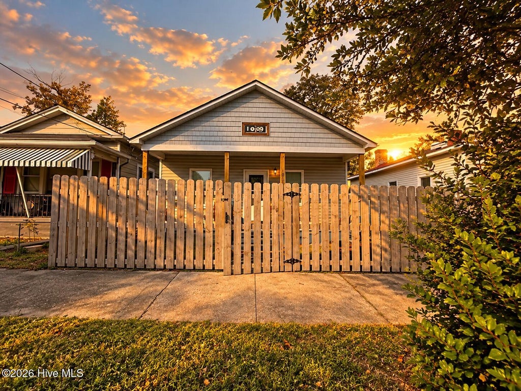 Photo of 1009 Chestnut Street, Wilmington, NC 28401 (MLS # 100613574)