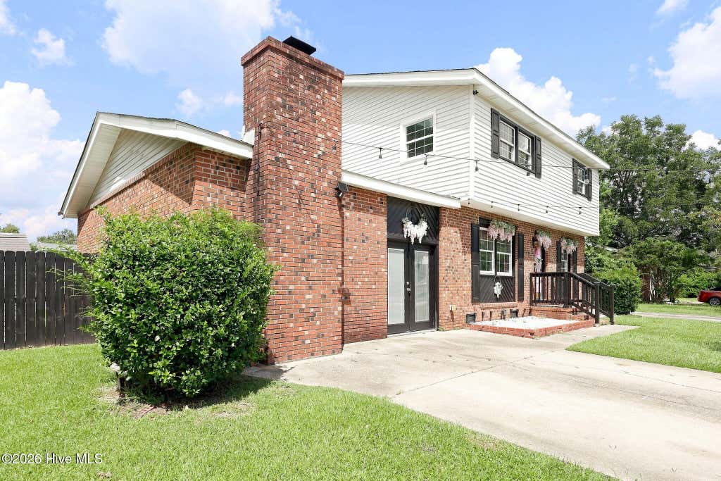 Photo of 407 Brynn Marr Road, Jacksonville, NC 28546 (MLS # 100597590)