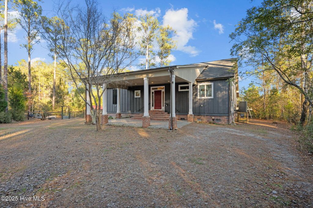 Photo of 256 Spring Drive, Aurora, NC 27806 (MLS # 100546530)