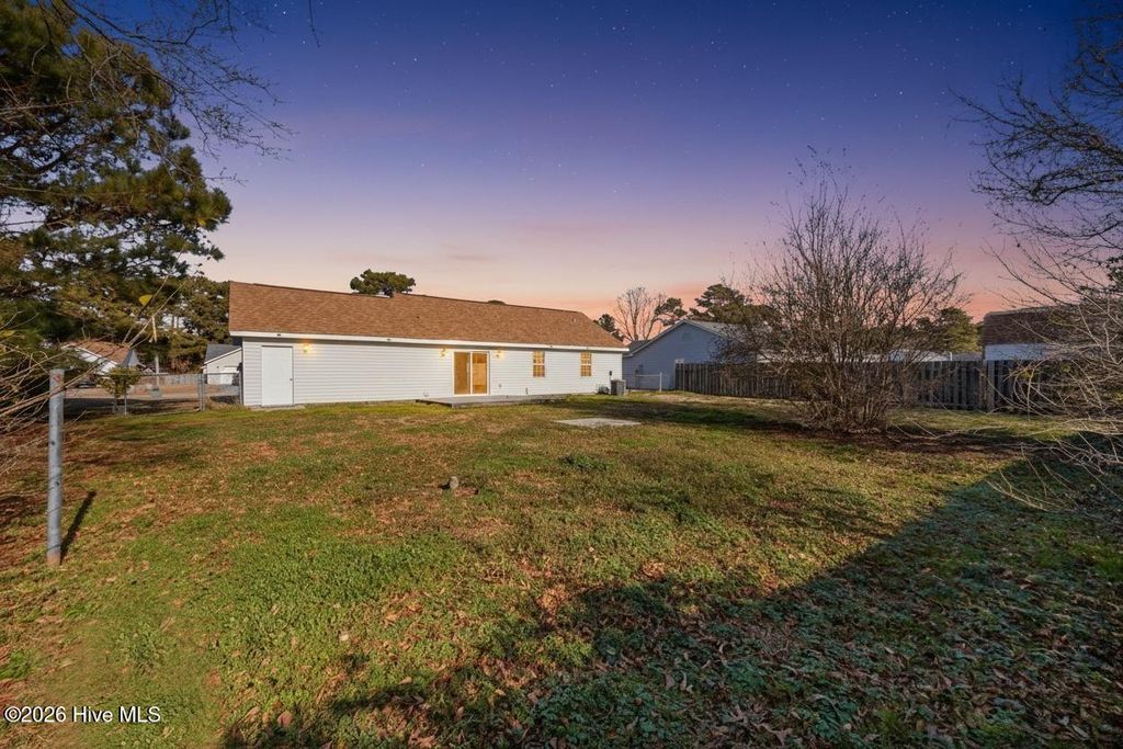 Photo of 166 Glenwood Drive, Hubert, NC 28539 (MLS # 100551287)