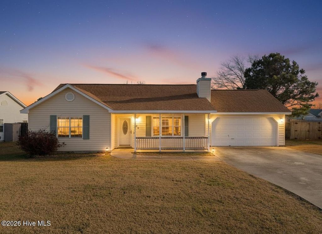 Photo of 166 Glenwood Drive, Hubert, NC 28539 (MLS # 100551287)