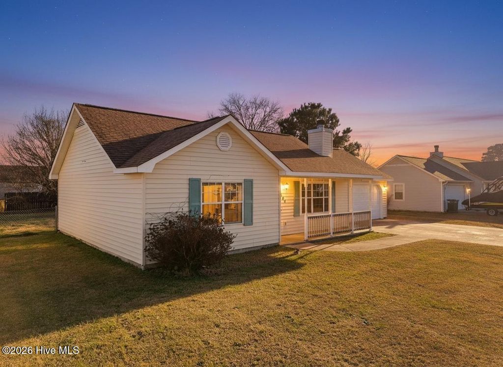 Photo of 166 Glenwood Drive, Hubert, NC 28539 (MLS # 100551287)