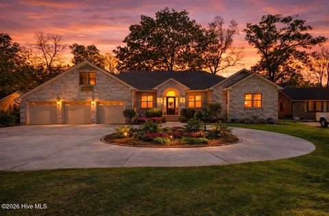 Homes For Sale - 220 Shoreline Drive<br/> New Bern, NC 28562