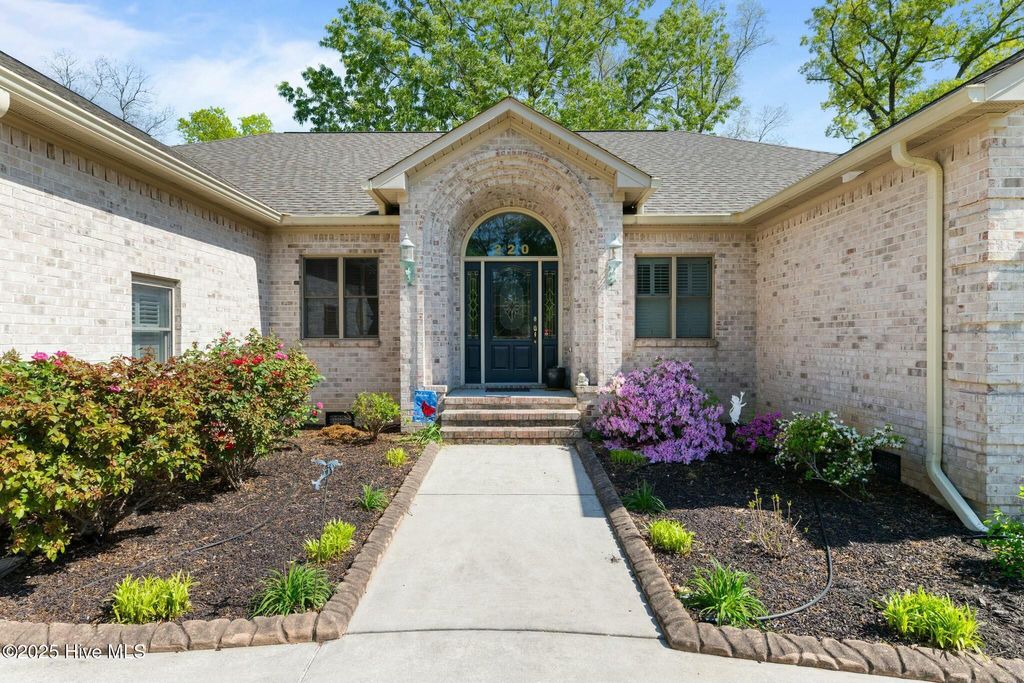 Photo of 220 Shoreline Drive, New Bern, NC 28562 (MLS # 100501864)