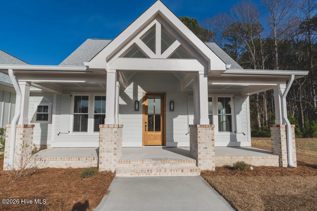 128 W Burton Farm Drive