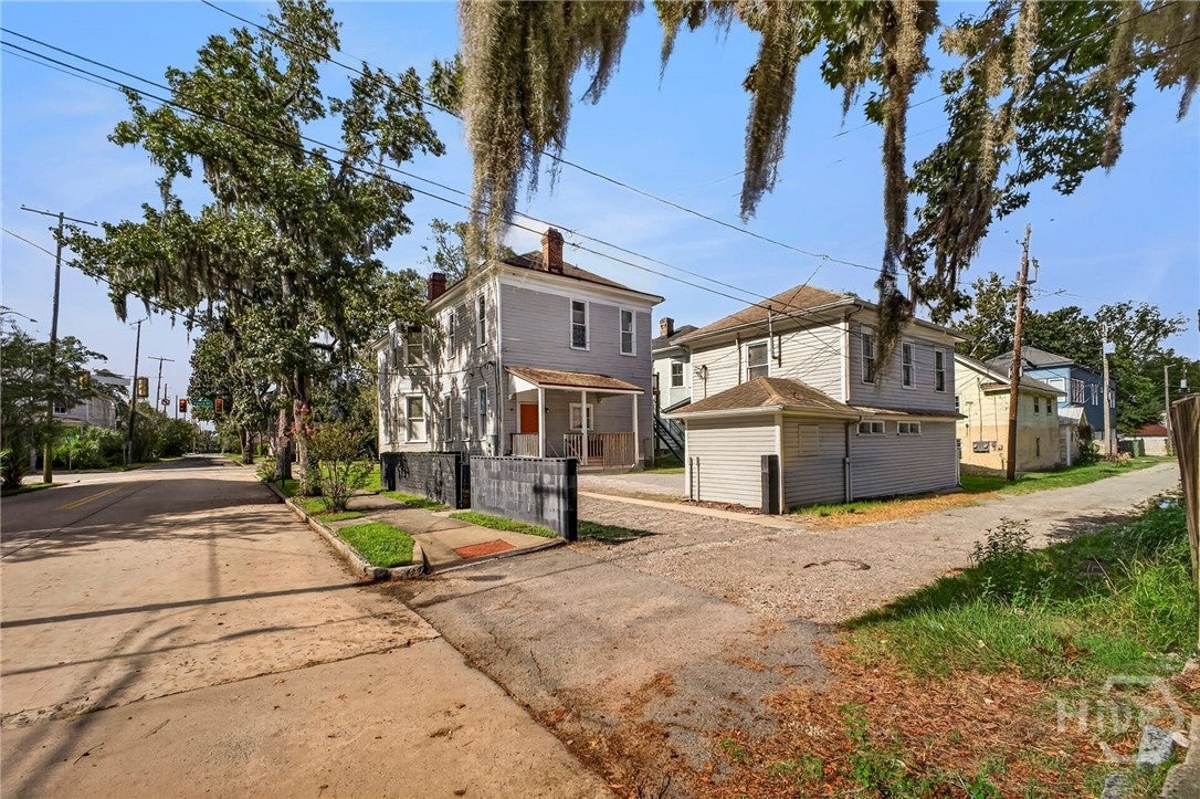 836 E Henry Street