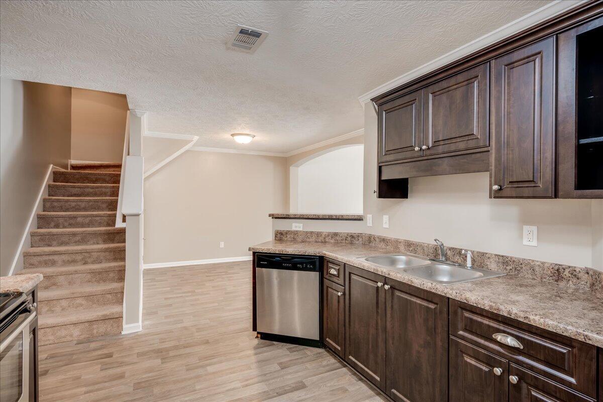 268 Lynbrook Way