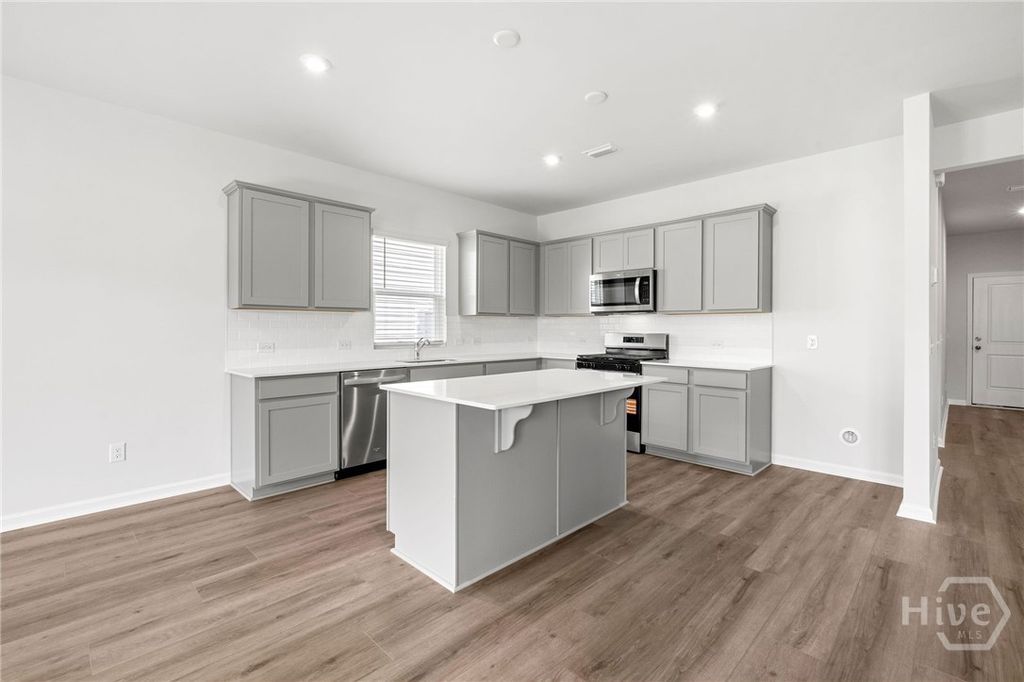 Photo of 378 Crosstown Avenue, Richmond Hill, GA 31324 (MLS # SA347833)