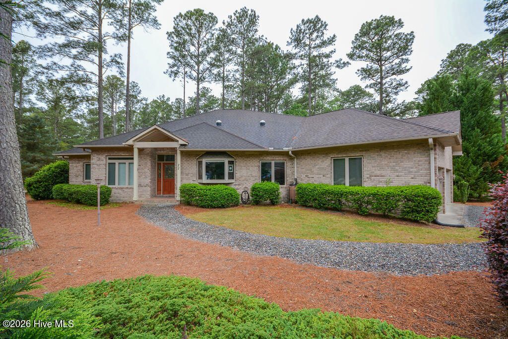 Photo of 11 Canterbury Circle, Pinehurst, NC 28374 (MLS # 100571173)