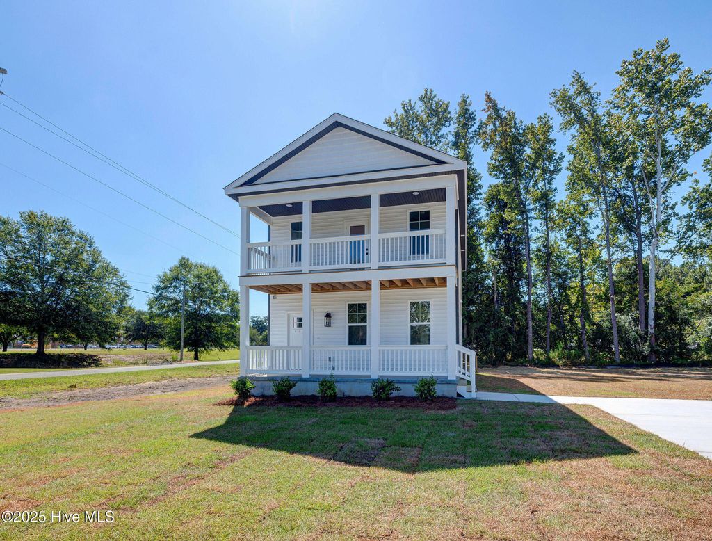 Photo of 201 W Williams Street, Burgaw, NC 28425 (MLS # 100528975)