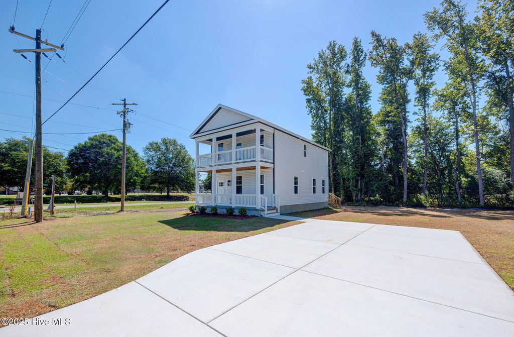 Photo of 201 W Williams Street, Burgaw, NC 28425 (MLS # 100528975)