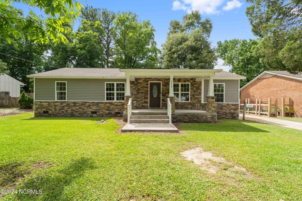 Photo of 1019 River Street, Jacksonville, NC 28540 (MLS # 100562188)