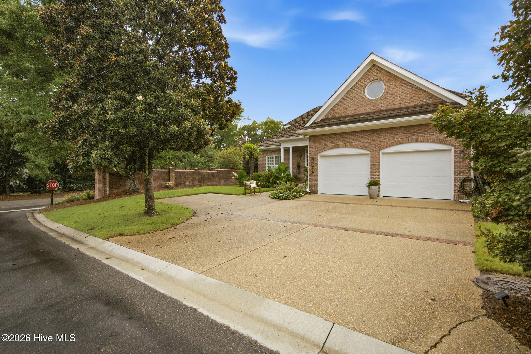 1916 Inverness Lane