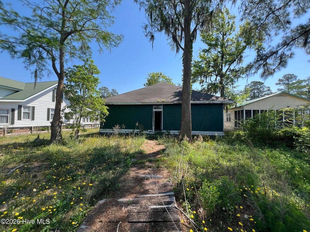 Photo of 1194 White Lake Drive, Elizabethtown, NC 28337 (MLS # 100569111)