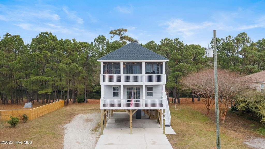 Photo of 813 Driftwood Drive, Hampstead, NC 28443 (MLS # 100546580)