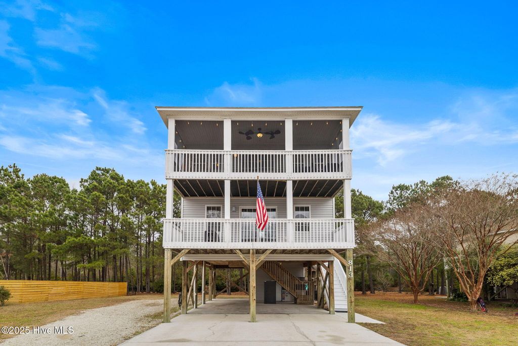 Photo of 813 Driftwood Drive, Hampstead, NC 28443 (MLS # 100546580)