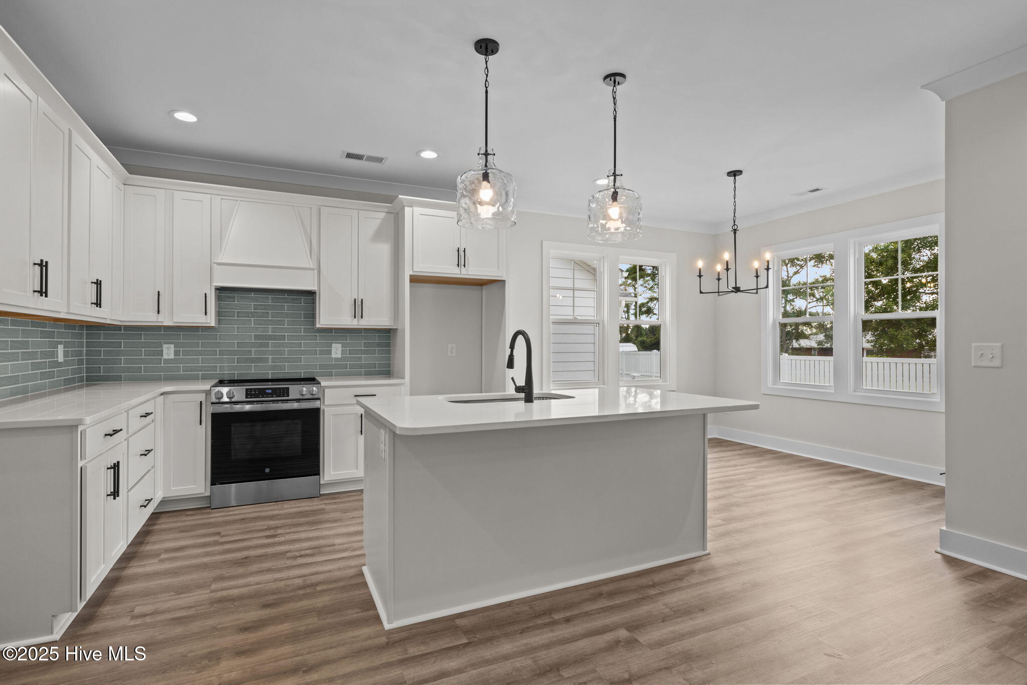 120 Pine View Boulevard