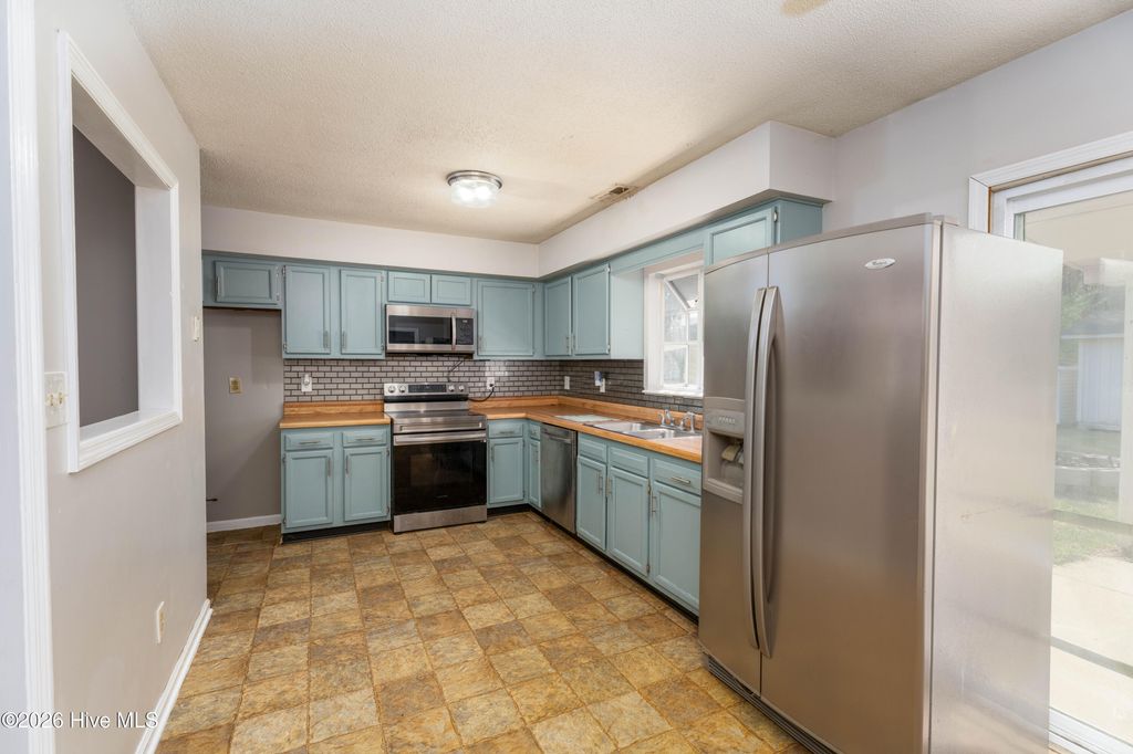 Photo of 1212 Wolf Swamp Road, Jacksonville, NC 28546 (MLS # 100563525)