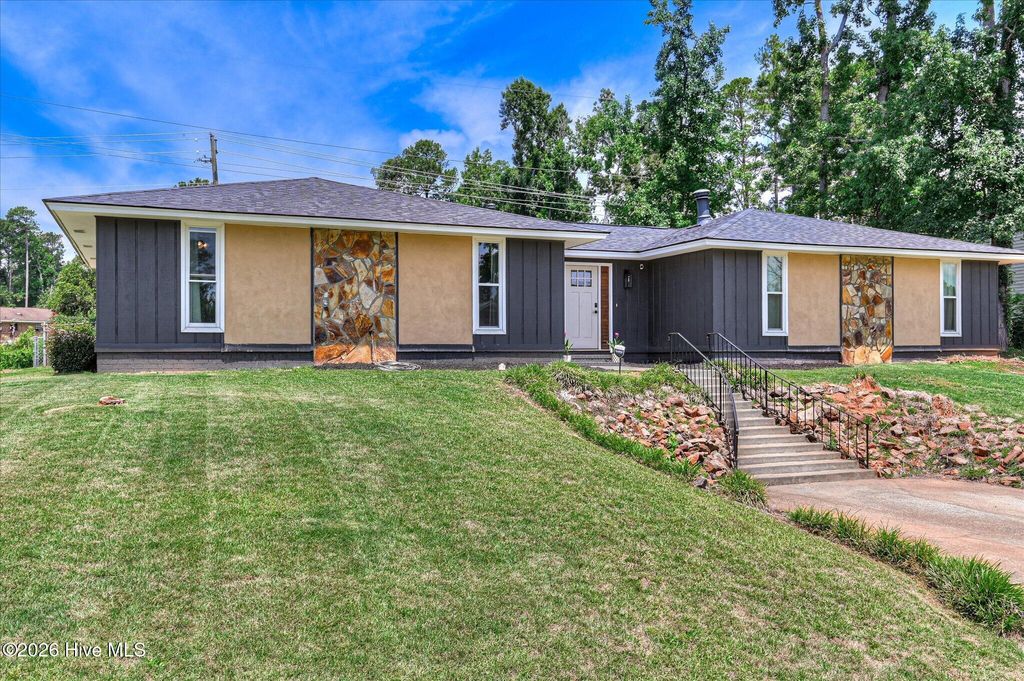 Photo of 131 Dresden Drive, Martinez, GA 30907 (MLS # 100584576)