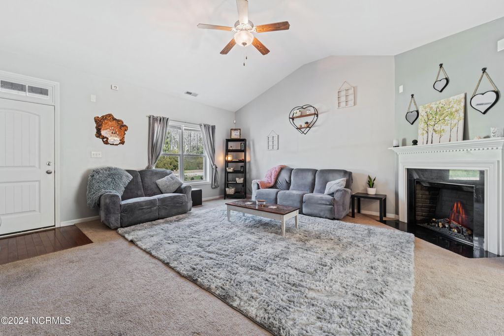 Photo of 809 Lavender Court, Hubert, NC 28539 (MLS # 100547938)