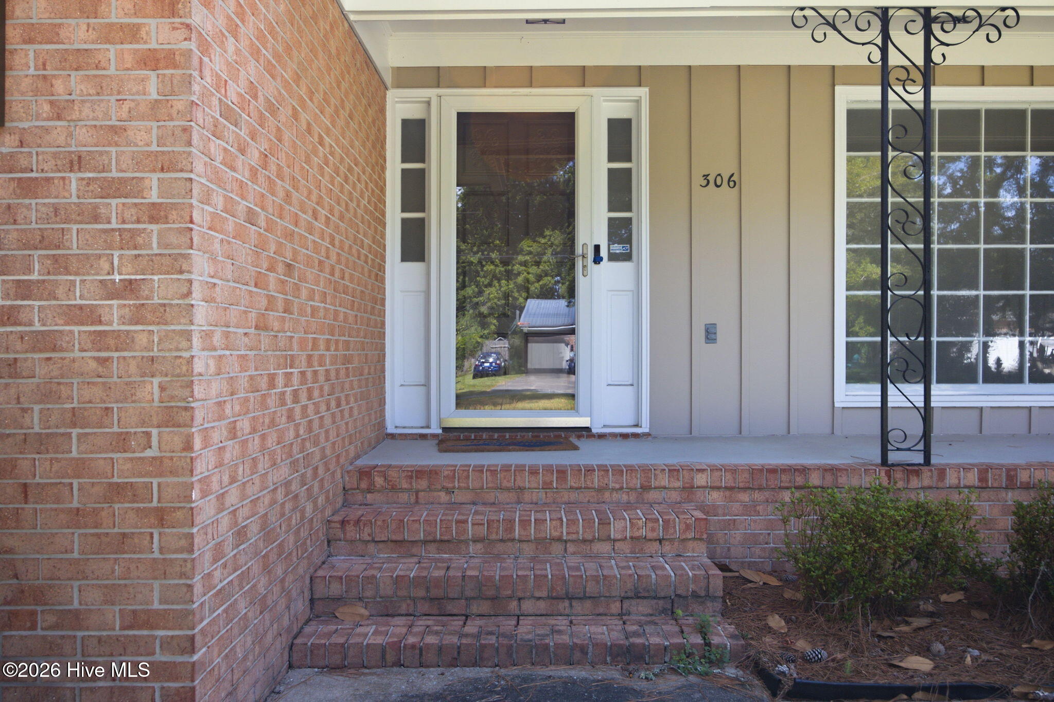 306 W Blackbeard Road W