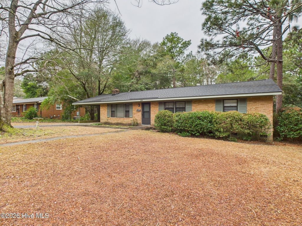 Photo of 550 N Leak Street, Southern Pines, NC 28387 (MLS # 100559006)